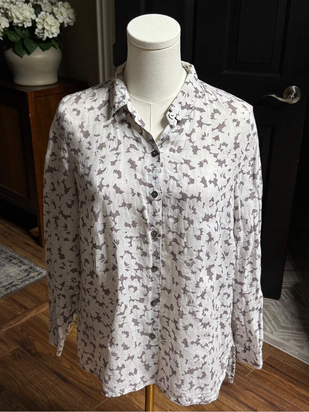 {J. Jill} "Love Linen Essential Shirt" Petite White Floral Button Down WSH27